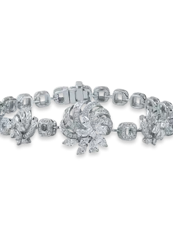 Bratara cu pandantive floare din aur alb cu diamante de 2.16ct
