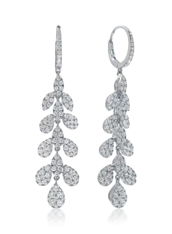 Cercei lungi din aur alb cu diamante de 3.6ct