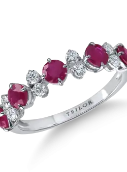 Inel din aur alb cu rubine de 1.1ct si diamante microsetting de 0.2ct